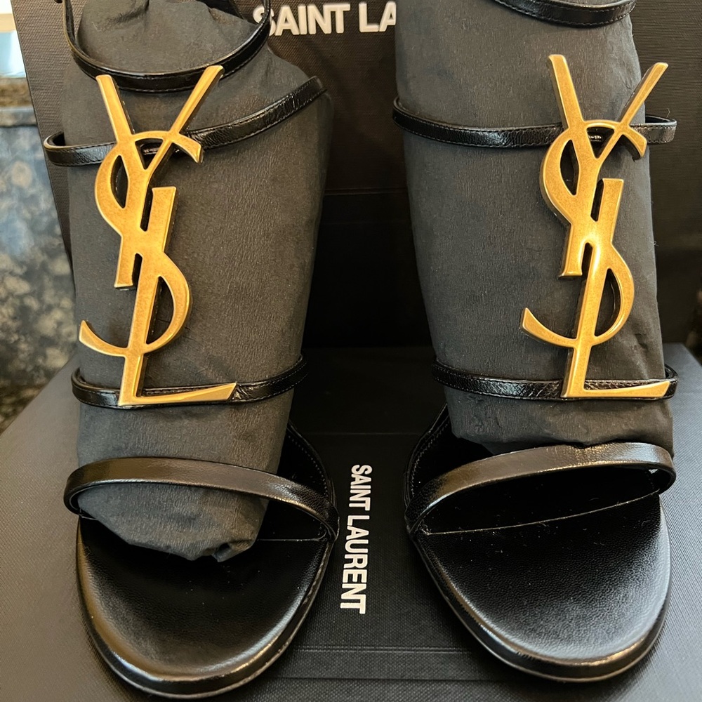 YSL CASSANDRA SANDALS IN SMOOTH LEATHER WITH GOLD-TONE MONOGRAM-New